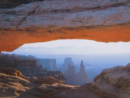 So soll es bei Sonnenaufgang aussehen!
Plakat am Wanderweg zum Mesa Arche
