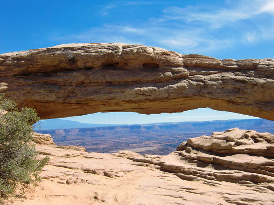 So sieht dann mein Foto aus - allerdings um die Mittagszeit!
Da war ich doch etwas enttäuscht von dem Arche! Ein 'richtiger Bogen' war das nicht!