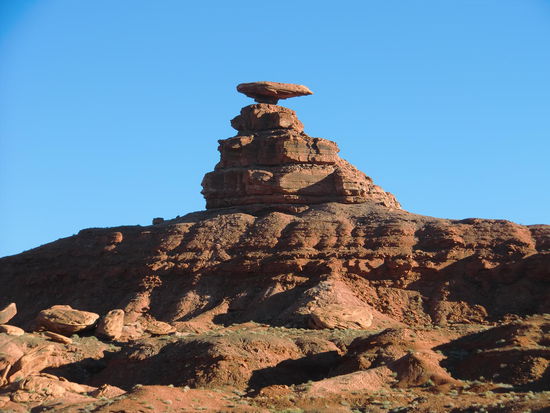 Die Gestgeinsformation hat dem Ort nahebei den namen gegeben: Mexican Hat!
Was machen die mit dem Dorfnamen wenn der Hut mal runterfällt!?