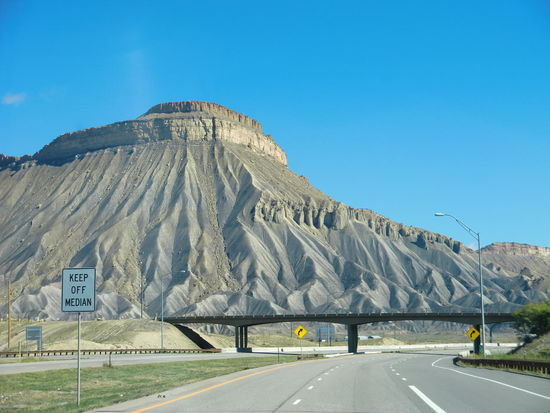 Auf der Fahrt nach Denver wieder eindrucksvolle Gebirgsmassive!