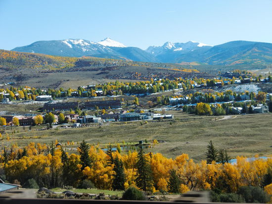 Schöne Herbstlandschaft!
Falls ich den Indian Summer doch nicht mehr erleben sollte, dann bin ich aber nicht unglücklich, denn hier bei der Fahrt über die Rocky Mountains habe ich bei herrlichem Sonnenschein die schönsten Herbstfarben erlebt!!!!