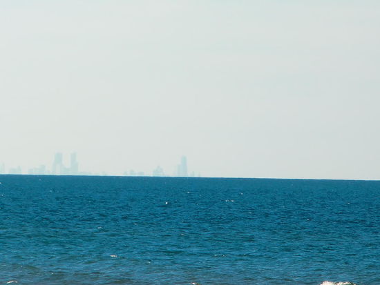 Lake Michigan: Im Hintergrund die Hochhäuser von Chicago
Die Stadt wollte ich eigentlich mal besichtigen; aber z.Zt. ist mir mehr nach Ruhe!