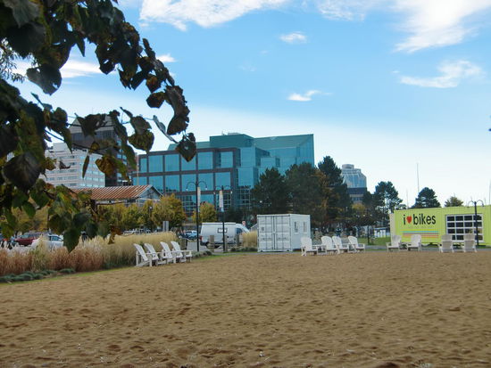 Der Parkplatz an der Waterfront kostet  für 24 Std. ca. 25$. Am Pier 21 gab es auch einen Washroom.