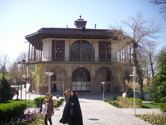 Chehel Sotoon Pavillon in Qazvin - errichtet vom 1. Safawiden-König Shah Tahmasp im 16. Jahrhundert, 2-stöckiger Gartenpalast - Bedeutung des Namens: 40 Säulen-Palast. 30. März 2013