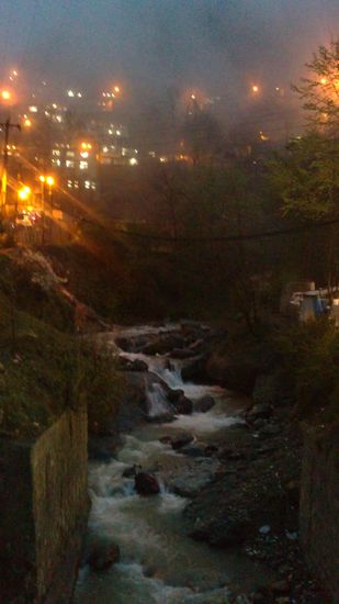 Masuleh, Blick auf den Fluss. Masuleh liegt 1050 m über dem Meeresspiegel in den Nebelwäldern Gilans. 30. März 2013.