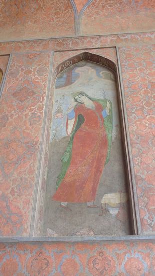 Darstellung einer persischen höfischen Dame, Wandmalerei am Ali Qapu Palast.