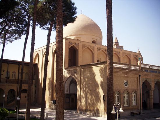 Innenhof mit der armenischen Vank-Kathedrale im Jolfa-Stadtteil von Esfahan. Sie wurde im 17. Jahrhundert unter den Abbasiden erbaut.
9. April 2013
