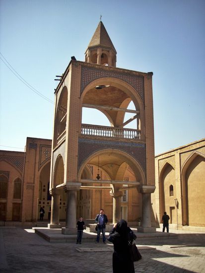 Der Glockenturm im Innenhof der Vank-Kathedrale. 9. April 2013.