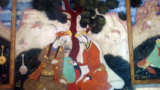 Persische Wandmalerei im Chehel Sotoon Palast, der persischen Miniaturmalerei nachempfunden.