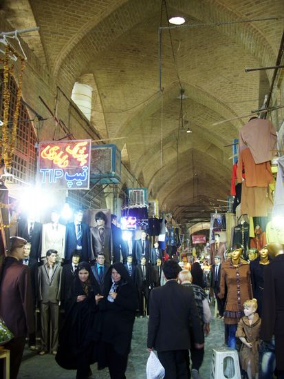 Basar-Szene bei der Jameh-Mosque (Freitagsmoschee) in Esfahan.