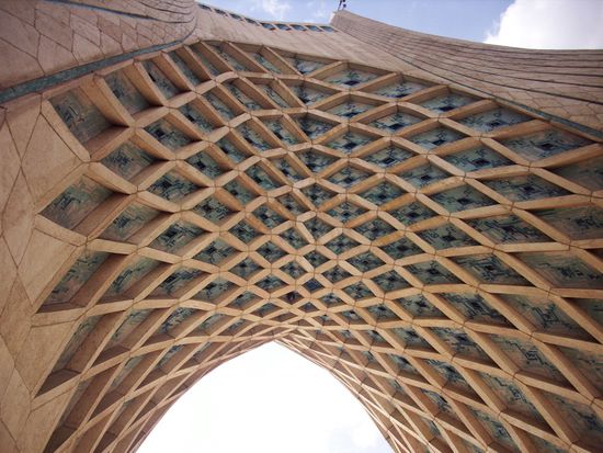 Die schwindelerregende zutiefst beeindruckende Architektur des Freiheitsturms.