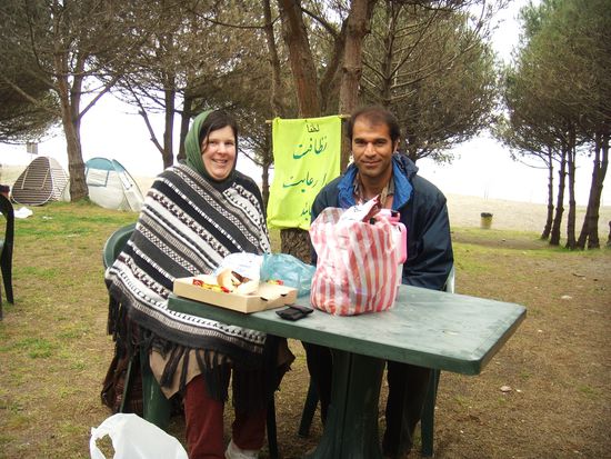Picknick auf dem Campingplatz bei Talesch am Kaspischen Meer.
31. März 2013.