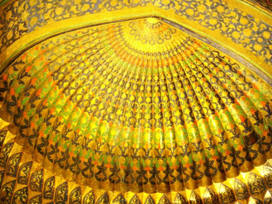 Kuppelgewölbe des Grabmals von Sheikh Safi-ad Din Ardabili.
31. März 2013