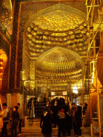 Ardabil - Schrein des Sheikh Safi ad Din Ardabili - Blick in den sogenannten Lampenraum, das Ghandilkhaneh.
31. März 2013