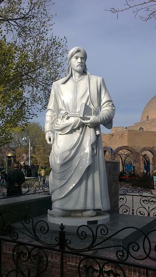 Statue des Dichters Chaqani bei der Blauen Moschee in Täbris. Chaqani war ein berühmter persischer Dichter der Mystik, der im 12. Jahrhundert am Hofe des Schahs von Schirwan lebte.