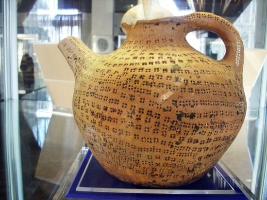 Altorientalisches Keramikgefäß, Aserbaidschan Museum, Täbris.