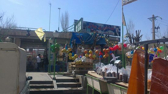 Raststätte mit Teehaus und Imbiss an der Autobahn Täbris-Jolfa.