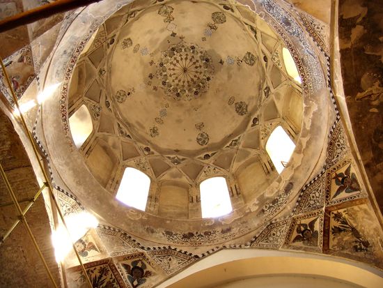 Die Kuppel des Sankt Stephanos Klosters bei Jolfa.