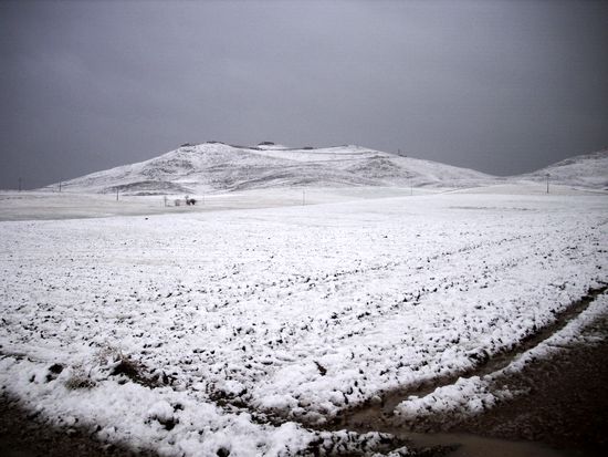 Verschneite Landschaft unweit der alten Stadt der Meder, Ekbatana, das heutige Hamadan.