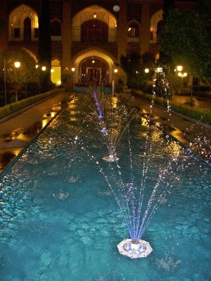 Springbrunnen im Innenhof des prächtigen Abbasi-Hotels in Esfahan.
