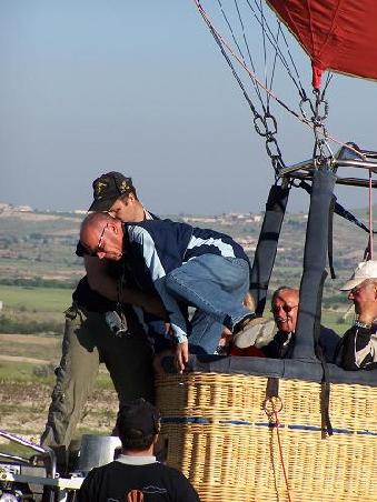achım ensteigt dem ballon in Göreme