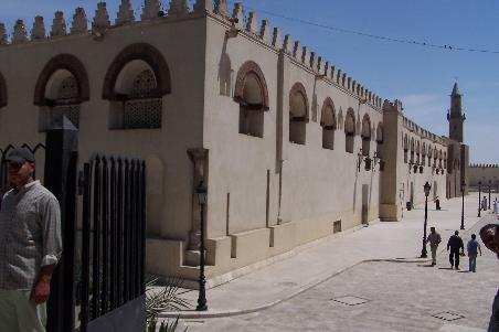 die große Moschee in Kairo, ganz in der Nähe des koptischen Viertels