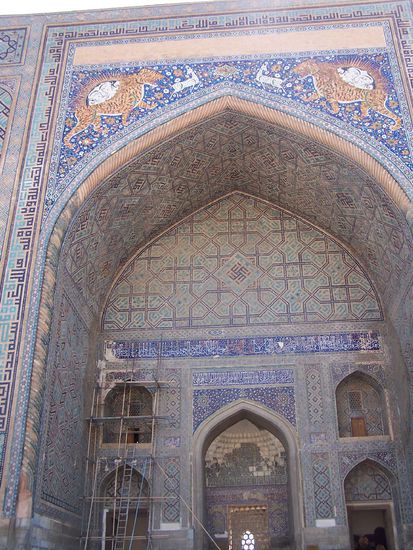 Medrese mit figuerlichen Mosaiken am Registanplatz Samarkand