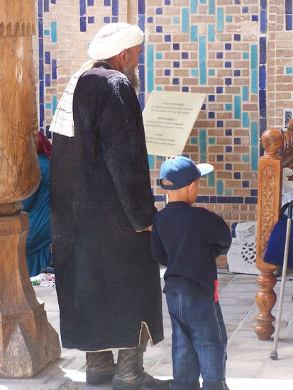 der Grossvater mit seinem Enkel