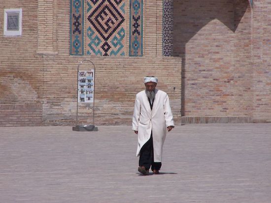 vor der Medrese in Taschkent