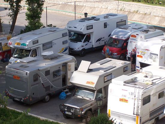 unser Stellplatz in Fergana, eng und warm