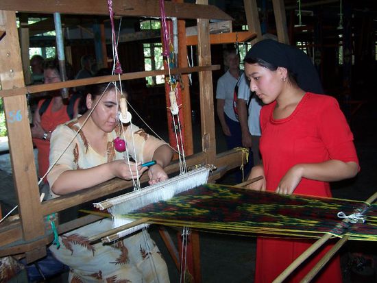 hier wird der Seidenstoff gewebt