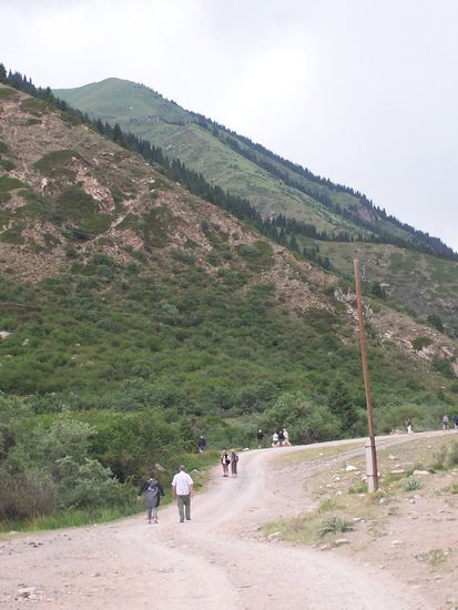 die Wanderung in den Canyon in der 2. Reihe - Achim links