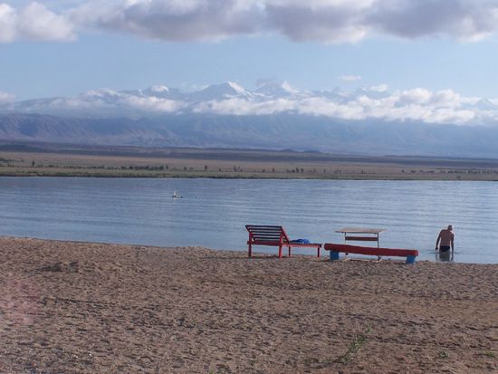 still ruht der Ysyk-Koel See und laedt zum Bade