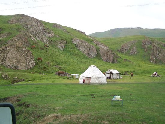 eine Jurte auf dem Weg