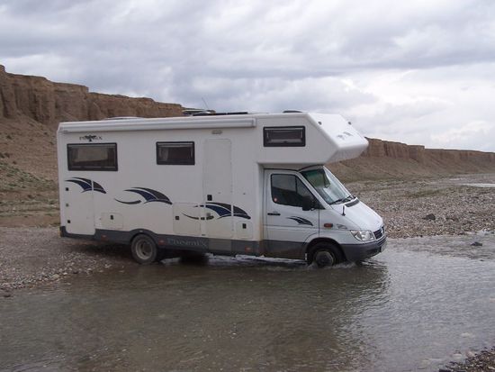 Achim durchquert locker die Furt