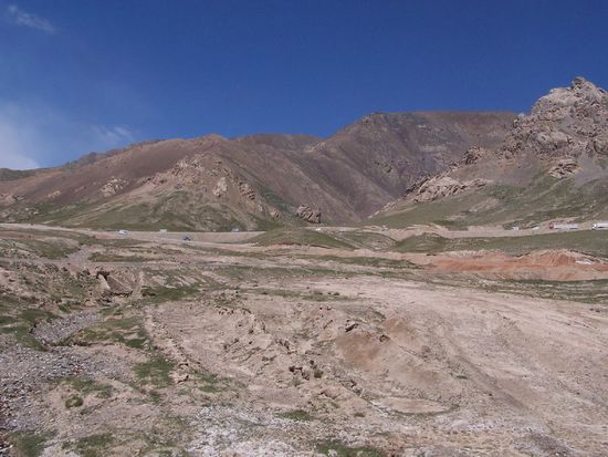 wir schrauben uns den Pass Turugat hinunter