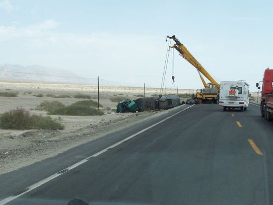 der LKW wird geborgen