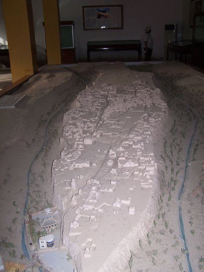 einen Blick ueber das Modell von Jiaohe