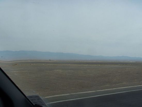 hier soll mal eine Autobahn gebaut werden in der Taklamakanwueste