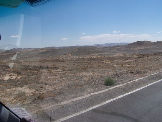 und wieder geht es in die Wueste auf der "Massagestrasse" wie Ben unser Guide sagt