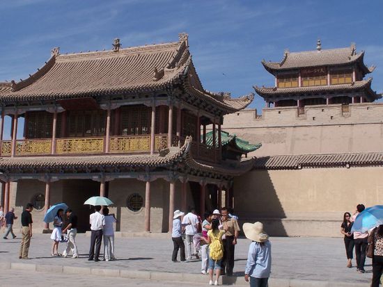 die Festungsanlage mit einheimischen Touristen