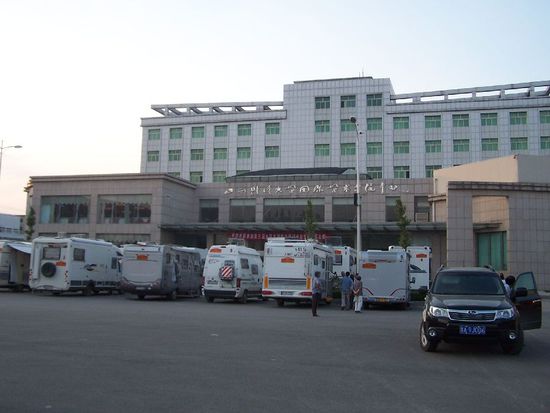 nach der Schlammdurchfahrt sind wir hier gelandet