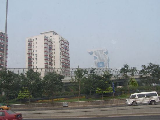 dieses Haus, dass der olympischen Fackel aehnelt ist Sitz des Olympischen Komitees