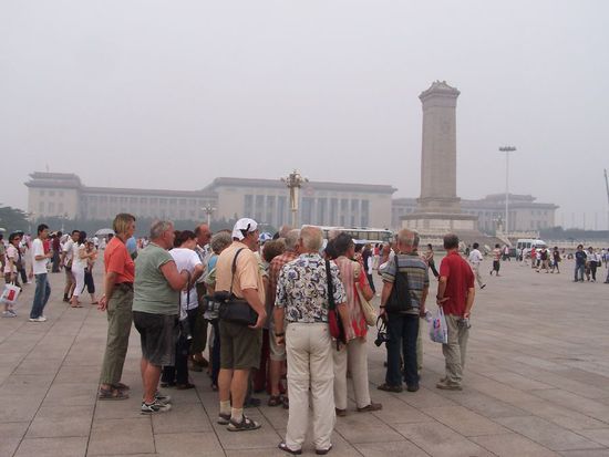 auf dem Platz des himmlischen Friedens, Mr. Mi erklaert uns alles