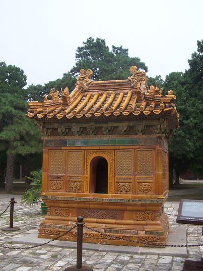 der Ofen zur Verbrennung der Opfergaben