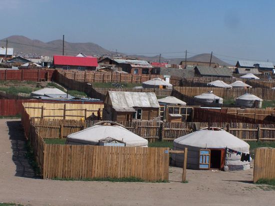 in der Vorstadt wohnt man noch in Jurten