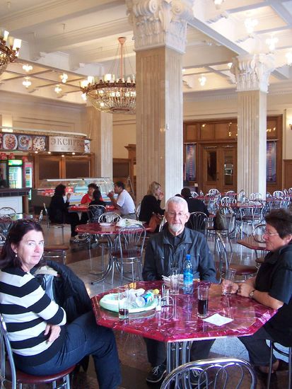 im Wartesaal 1. Klasse