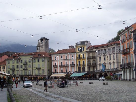 Locarno bei Regen  grosser Platz