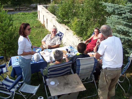 nachmittags Kaffeetrinken am See in Miass