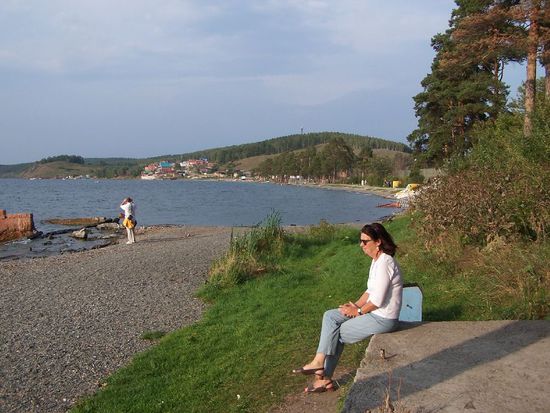 die kleine Meerjungfrau am Seeufer
